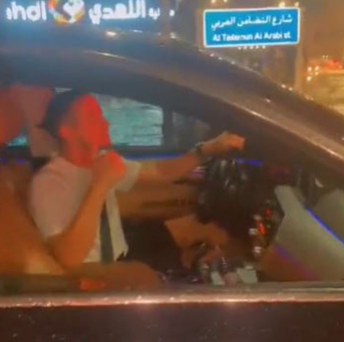 شاهد: لاعب الاتحاد لويس فيليبي يواجه السيول وسط جدة ويتلقى ترحيبًا من المشجعين