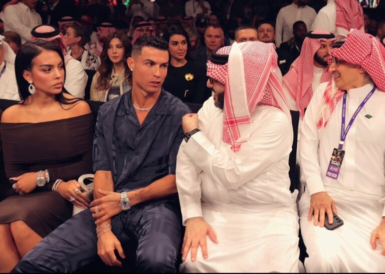 في افتتاح موسم الرياض.. شاهد صورة تجمع رونالدو والأمير الوليد بن طلال وتركي آل الشيخ