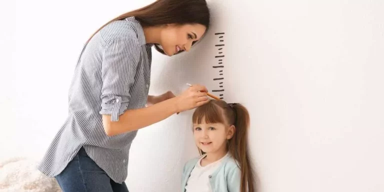 بالفيديو: استشاري يكشف عن أسباب قصر القامة الناتجة عن نقص هرمون النمو
