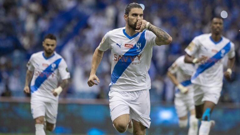 فيديو.. الهلال يفوز على الحزم 3-0 ويتأهل لدور الثمانية