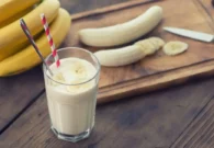 أغربها الموز والأرز.. 5 أطعمة لا ينبغي تناولها مع الماء