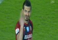 شاهد طارق حامد يخرج عن النص بإشارة خارجة في كأس الملك.. ومطالبات بـ عقوبة كبيرة وفسخ عقده