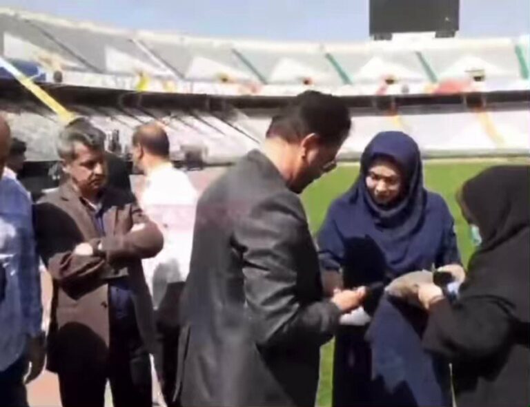 غضب الهلال وجماهيره من أرضية ملعب آزادي في طهران والنيابة العامة تشتبه في تلوث المياه