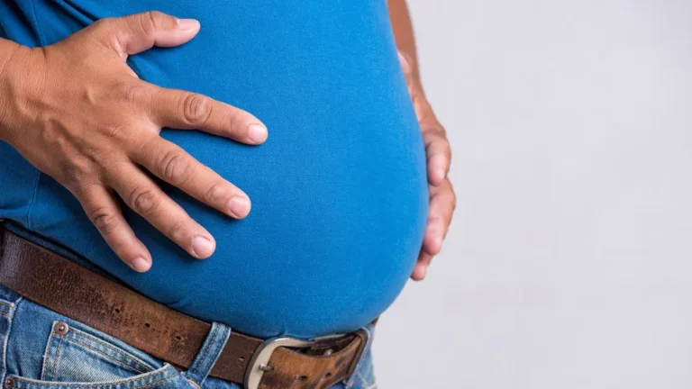 لماذا يتكون الكرش وكيف نتخلص منه؟ خبير تغذية روسي يوضح