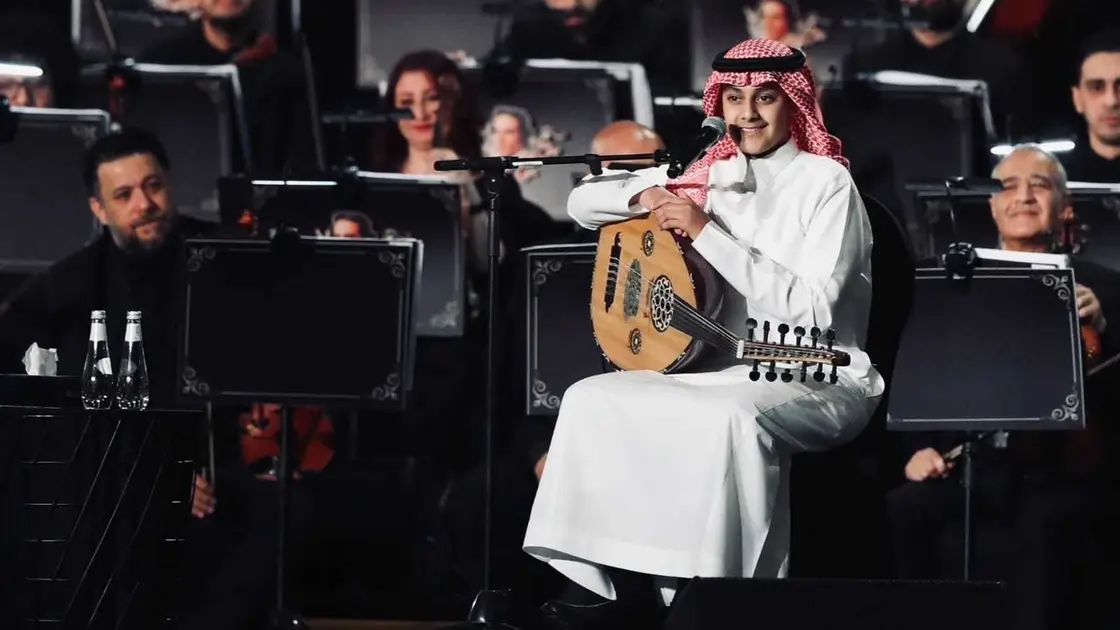 فتى سعودي يلفت الأنظار بأغنية سواح في حفل روائع بليغ حمدي