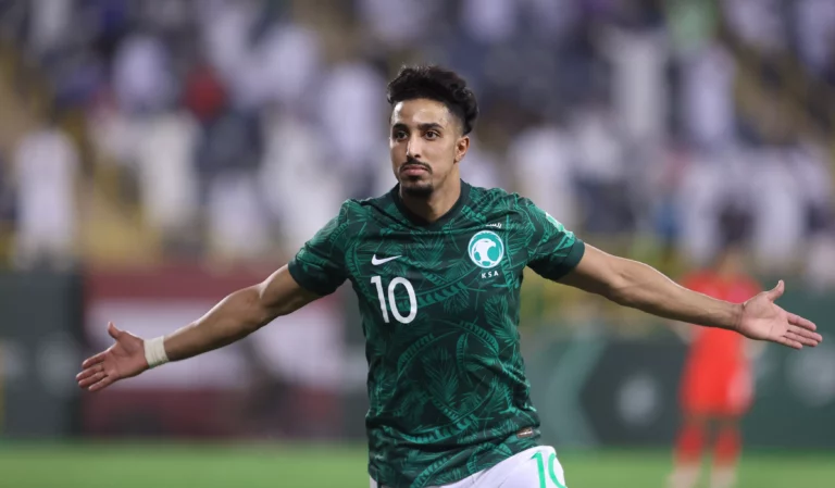 سالم الدوسري يغادر معسكر المنتخب لهذا السبب