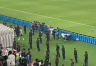 شاهد.. احتجاجات جماهير الأهلي على التحكيم تجبر مدرب الفريق على مغادرة الملعب