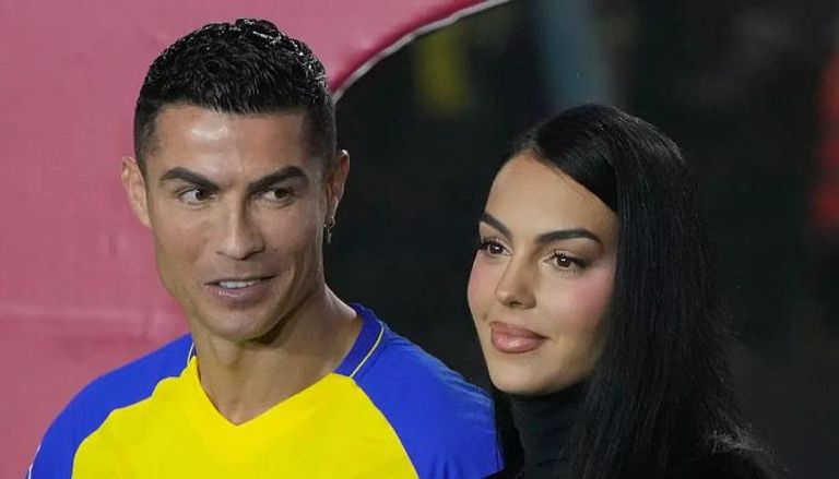 صور.. جورجينا تشارك لحظات سعيدة مع رونالدو في زيارة لمنطقة العلا