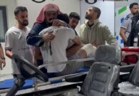 شاهد.. رئيس الطائي يواسي السلطان بعد إصابته