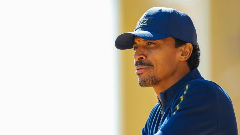 فيديو.. لويس جاستافو يزور مقر النصر ويلتقي بزملائه السابقين