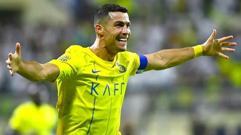 ظهور كريستيانو رونالدو مع محمد الخريجي في مطعم ياباني قبل مباراة النصر والاتفاق -فيديو