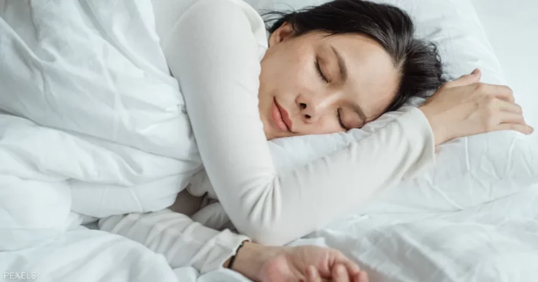 الخضيري يكشف عن مخاطر صحية لمن ينام أقل من 7 ساعات يوميا