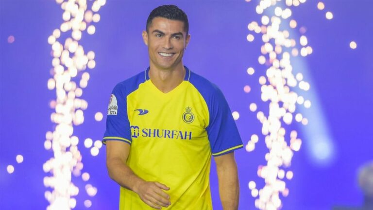 بقميص النصر.. رونالدو يضع تمثال شمعي له في متحفه بالبرتغال