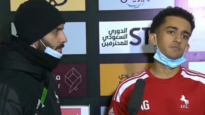 استعان بشخص يترجم له العربية.. شاهد اللاعب أحمد الغامدي يثير الجدل بسبب تحدثه باللغة الإنجليزية في تصريحات صحفية