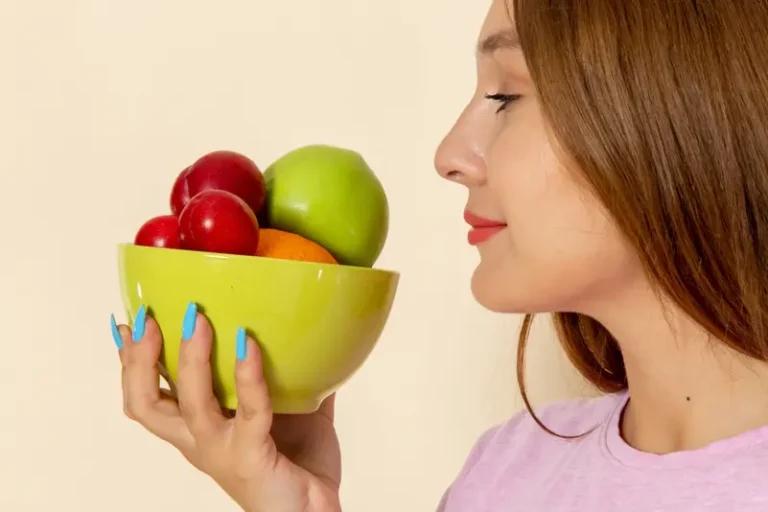 تعرف على 13 نوعاً من الأطعمة تؤخر ظهور التجاعيد المبكرة