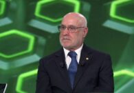 بالفيديو: فينغادا يكشف تفاصيل طرده من تدريب المنتخب السعودي بعدما رفض تعليمات الأمير سلطان بن فهد بإشراك سامي الجابر في هذه المباراة