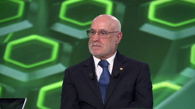 بالفيديو: فينغادا يكشف تفاصيل طرده من تدريب المنتخب السعودي بعدما رفض تعليمات الأمير سلطان بن فهد بإشراك سامي الجابر في هذه المباراة