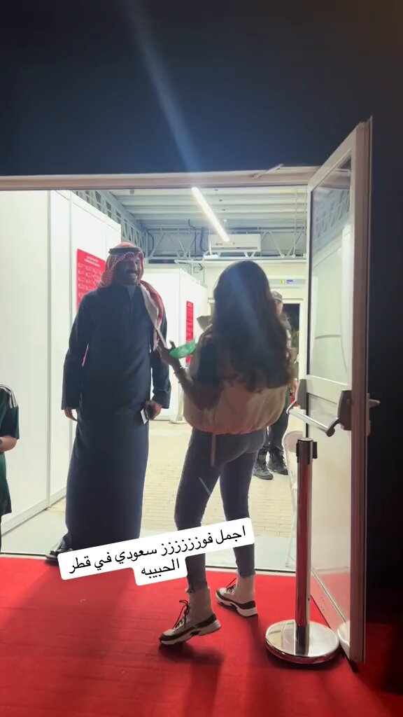 شاهد الفنانة وعد تلتقي بلاعب الهلال محمد العويس أثناء تواجدها في قطر لمؤازرة المنتخب