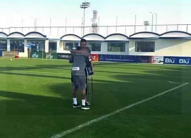 شاهد.. نيمار يطمئن على إصابة زميله الوطيان