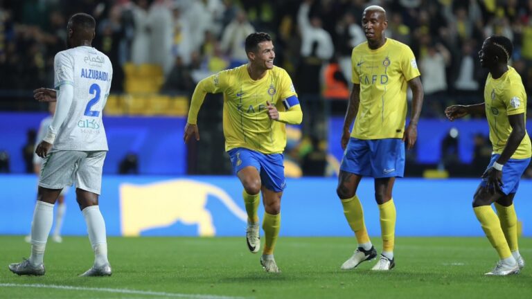 النصر يحقق فوزًا صعبًا على الفتح في دوري روشن.. شاهد الأهداف