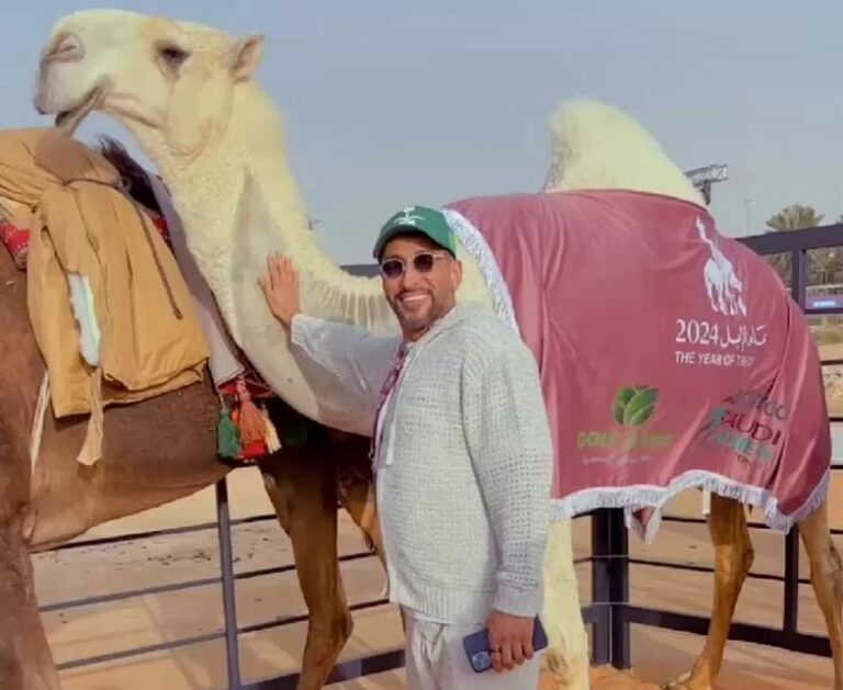 سامي الجابر يشارك في بطولة أرامكو العالمية للغولف ويدخل عالم الإبل -فيديو