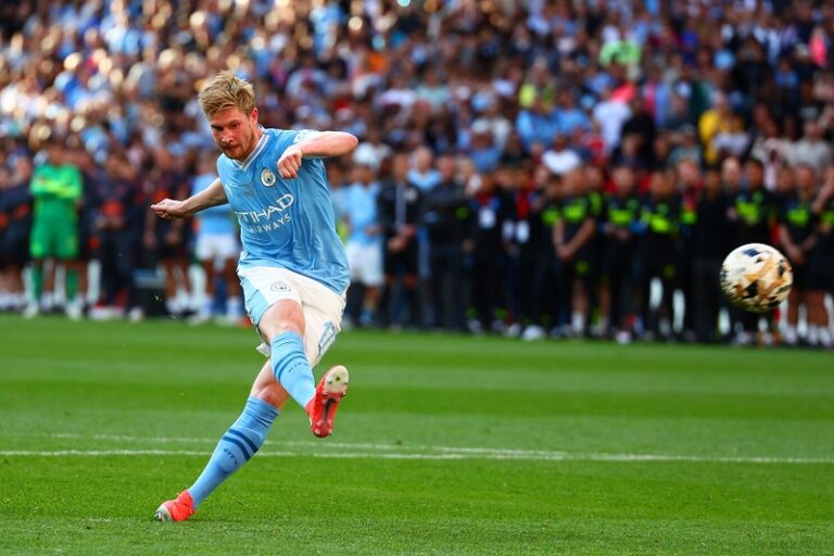 نجم مانشستر سيتي يقترب من الهلال