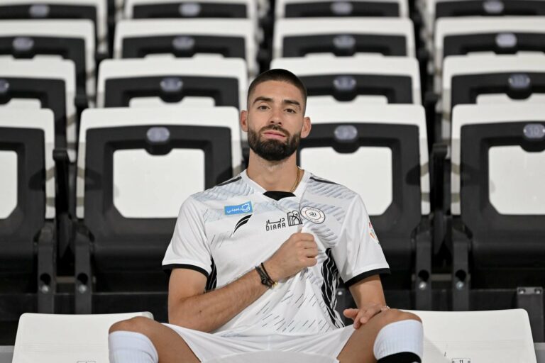 شاهد نجم نادي الشباب كاراسكو يطل بالصقر والزي السعودي في يوم التأسيس
