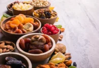 8 مكسرات وفواكه جافة تقوي البصر بخلاف الجزر