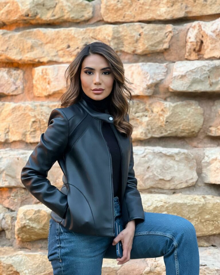 بالفيديو.. لبنى عبدالعزيز: صرنا نعيش حياتنا ونصورها عشان نقهر الناس
