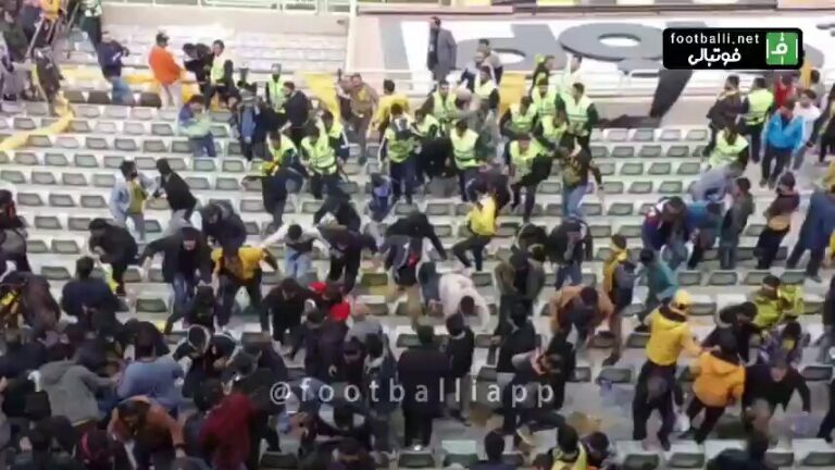 فيديو اشتباكات عنيفة بين جماهير سباهان أصفهان بعد هزيمتهم أمام الهلال في دوري أبطال آسيا