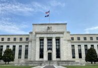 مجلس الاحتياطي الاتحادي يُبقي أسعار الفائدة ثابتة