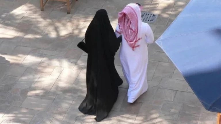ردة فعل غير متوقعة من امرأة شكت لها صديقتها من تجاوزها الـ35 عاما ولم يتقدم لها خطاطيب