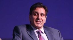 بالفيديو: تعرف على اللبناني كارلو نهرا مدير المسابقات وعمليات رابطة المحترفين السعودية التي تدير ‎دوري روشن