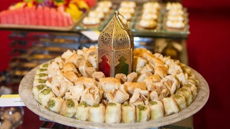 الكشف عن 5 أضرار يسببها كسر الصيام بحلويات رمضان