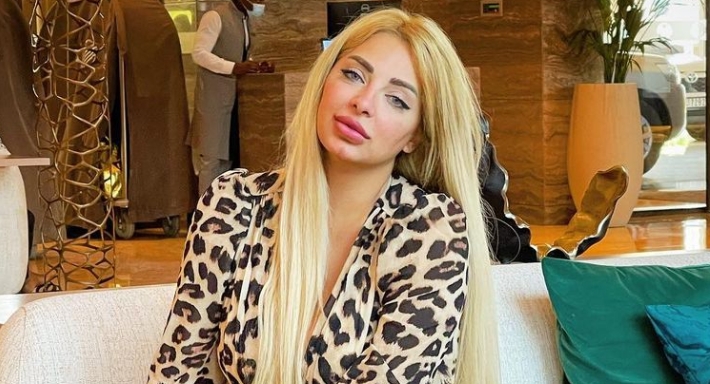 مش مجبر على عزومتكم.. شاهد الإعلامية المصرية مي حلمي ترد على كل المستائين من تركي آل الشيخ