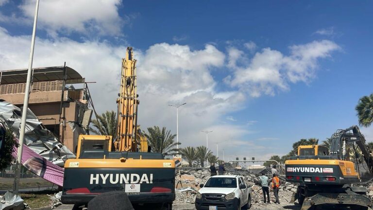 بيان بلدية خميس مشيط حول حادث سقوط جسر مشاة