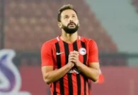 طبيب يكشف عن مفاجأة صادمة وراء سقوط اللاعب المصري أحمد رفعت وحالته الصعبة