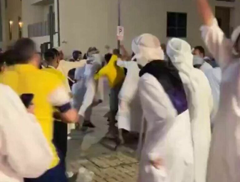 اشتباكات بين جماهير فريقي العين والنصر بعد المباراة في الإمارات -فيديو