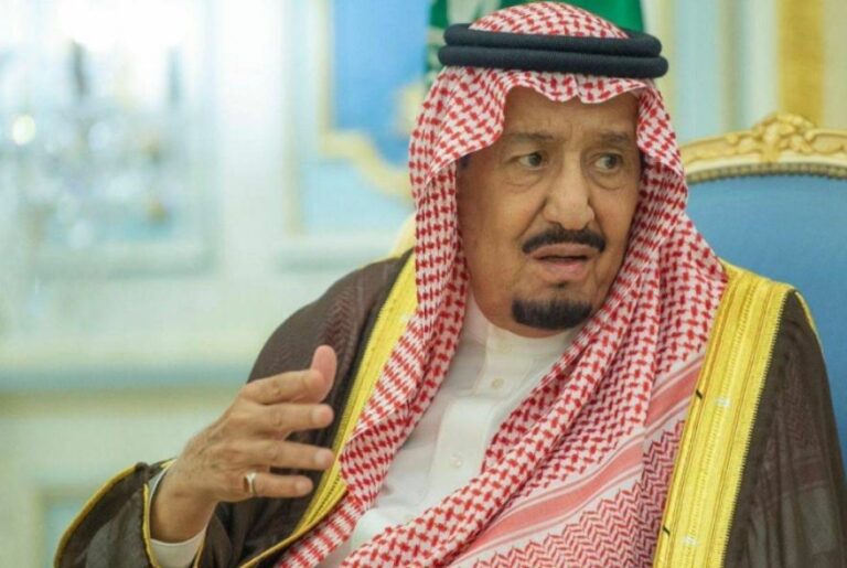 وصول خادم الحرمين الشريفين الملك سلمان بن عبدالعزيز إلى جدة بعد زيارة للرياض