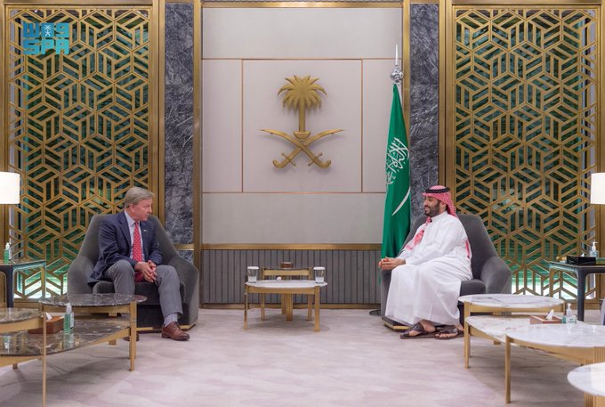 استقبال خاص في جدة: ولي العهد يجتمع مع وفد برلماني أمريكي