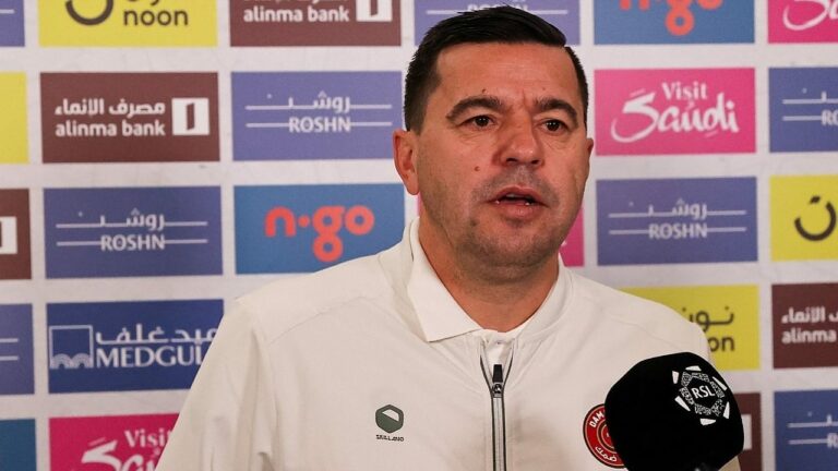 فيديو: مدرب ضمك ينتقد أداء التحكيم ويتهمه بالظلم بعد هزيمة فريقه أمام الهلال