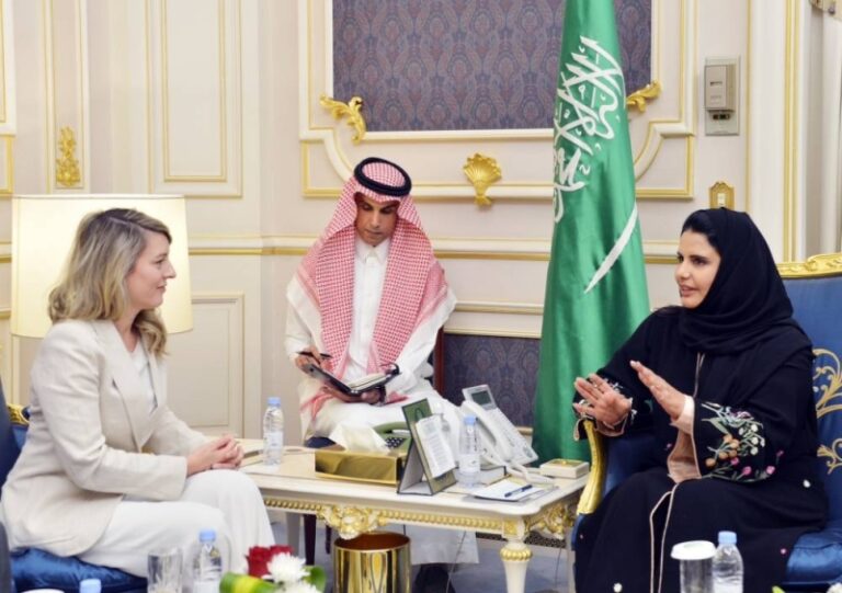 صور.. وزيرة خارجية كندا تلتقي بمسؤولين سعوديين في الرياض
