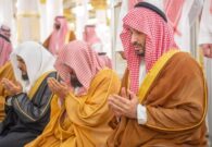 بالصور والفيديو: ⁧‫ولي العهد‬⁩ يزور ‏مسجد قباء‬⁩ و المسجد النبوي‬⁩ ويؤدي الصلاة في الروضة الشريفة