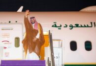 بالصور والفيديو: ولي العهد‬⁩ يغادر المدينة المنورة وفي مقدمة مودعيه أمير المنطقة ونائبه