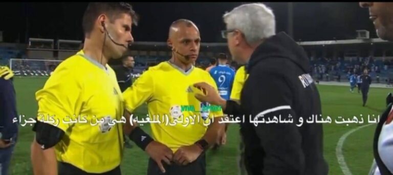 بعد مباراة الهلال.. شاهد ملاسنة بين مدرب الرياض والحكم البرازيلي سامبايو