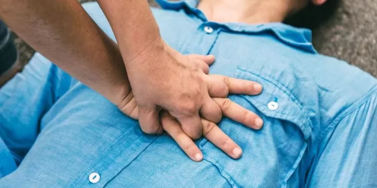 النمر يكشف عن  6 أسباب للوفاة القلبية المفاجئة لدى اللاعبين بعد سقوط رفعت بالدوري المصري
