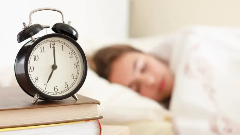 الكشف عن 4 أطعمة تساعدك على النوم بشكل أفضل