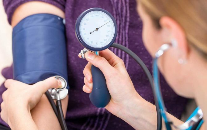 النمر يكشف عن أهم أسباب ارتفاع الضغط في رمضان
