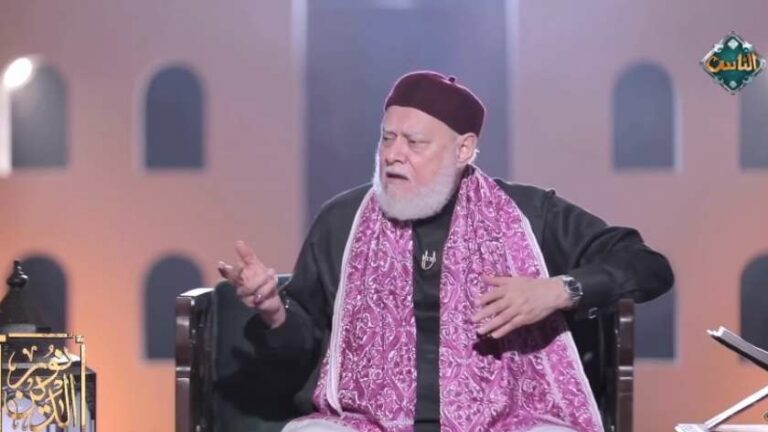 المفتي المصري السابق يجيب: هل يجوز التصوير السيلفي واللايف أمام الكعبة؟