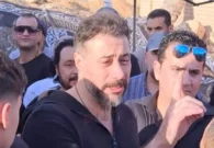 فيديو.. انفعال أحمد السعدني في جنازة والده صلاح السعدني يثير الجدل